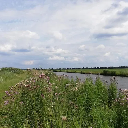 Grosses Mit Boot Hébergement de vacances Südbrookmerland