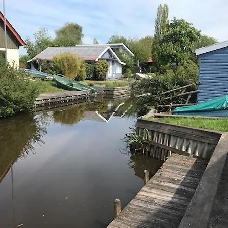 Grosses Mit Boot Südbrookmerland