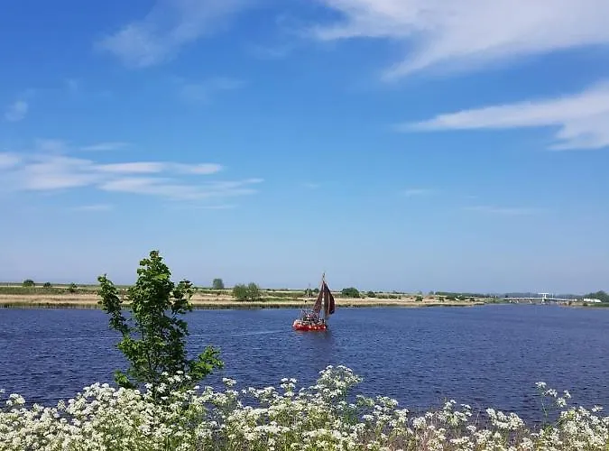 Grosses Mit Boot Südbrookmerland